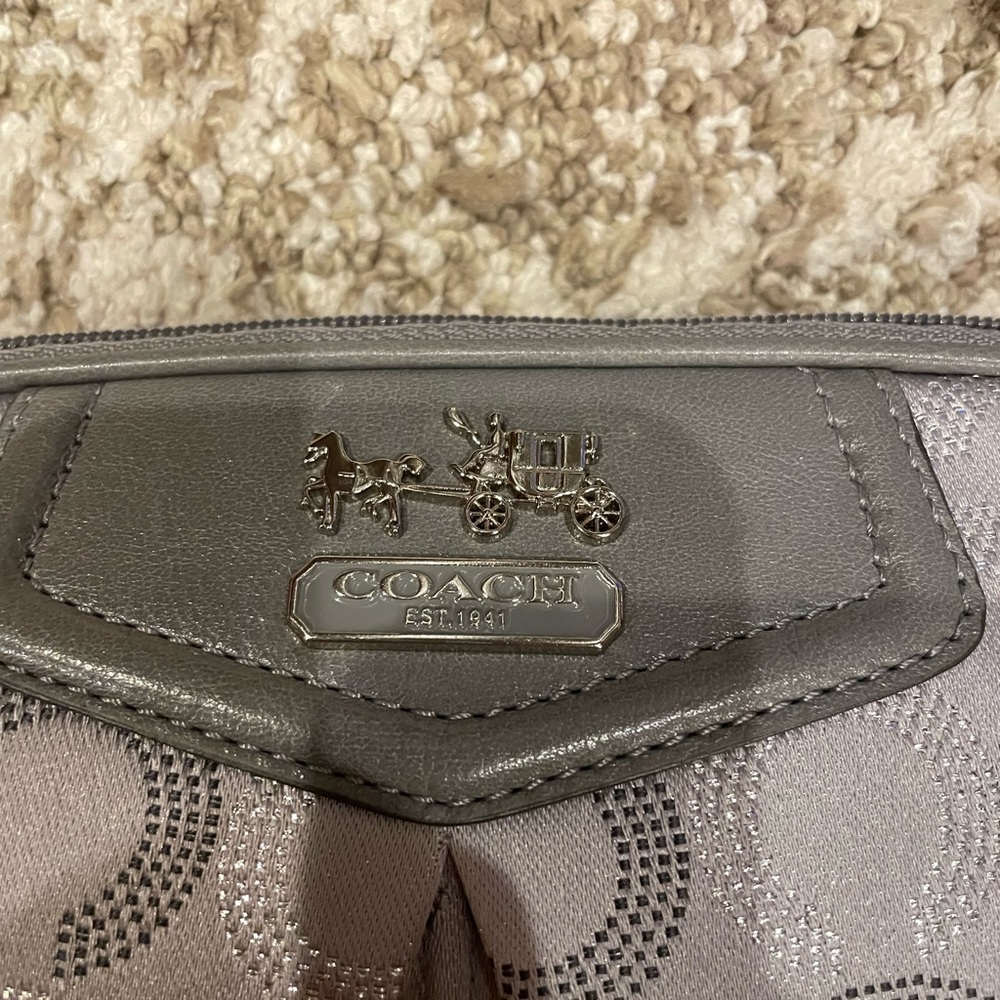 Vintage sliver coach bag with “C’s” on it!! - Picture 2 of 3